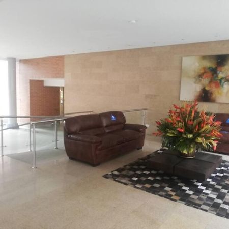 Hermosa Habitacion Privada En Conjunto Residencial Cerca Al Aeropuerto Y Terminal De Bogota, Zonas Comunes Se Comparten Con 1 Persona Apartment ภายนอก รูปภาพ