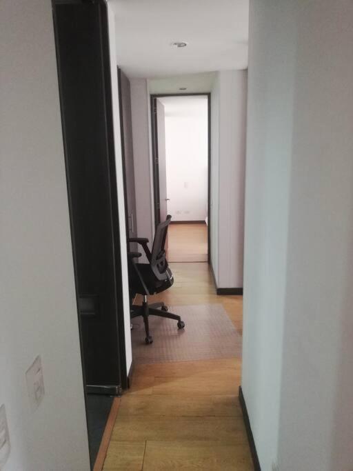 Hermosa Habitacion Privada En Conjunto Residencial Cerca Al Aeropuerto Y Terminal De Bogota, Zonas Comunes Se Comparten Con 1 Persona Apartment ภายนอก รูปภาพ