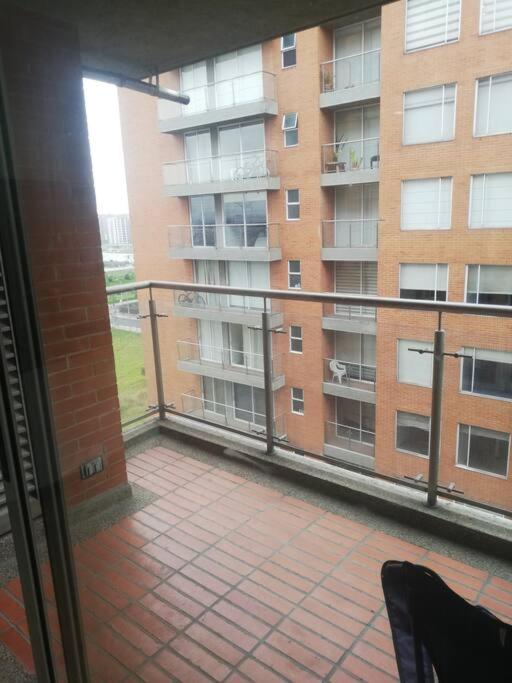 Hermosa Habitacion Privada En Conjunto Residencial Cerca Al Aeropuerto Y Terminal De Bogota, Zonas Comunes Se Comparten Con 1 Persona Apartment ภายนอก รูปภาพ